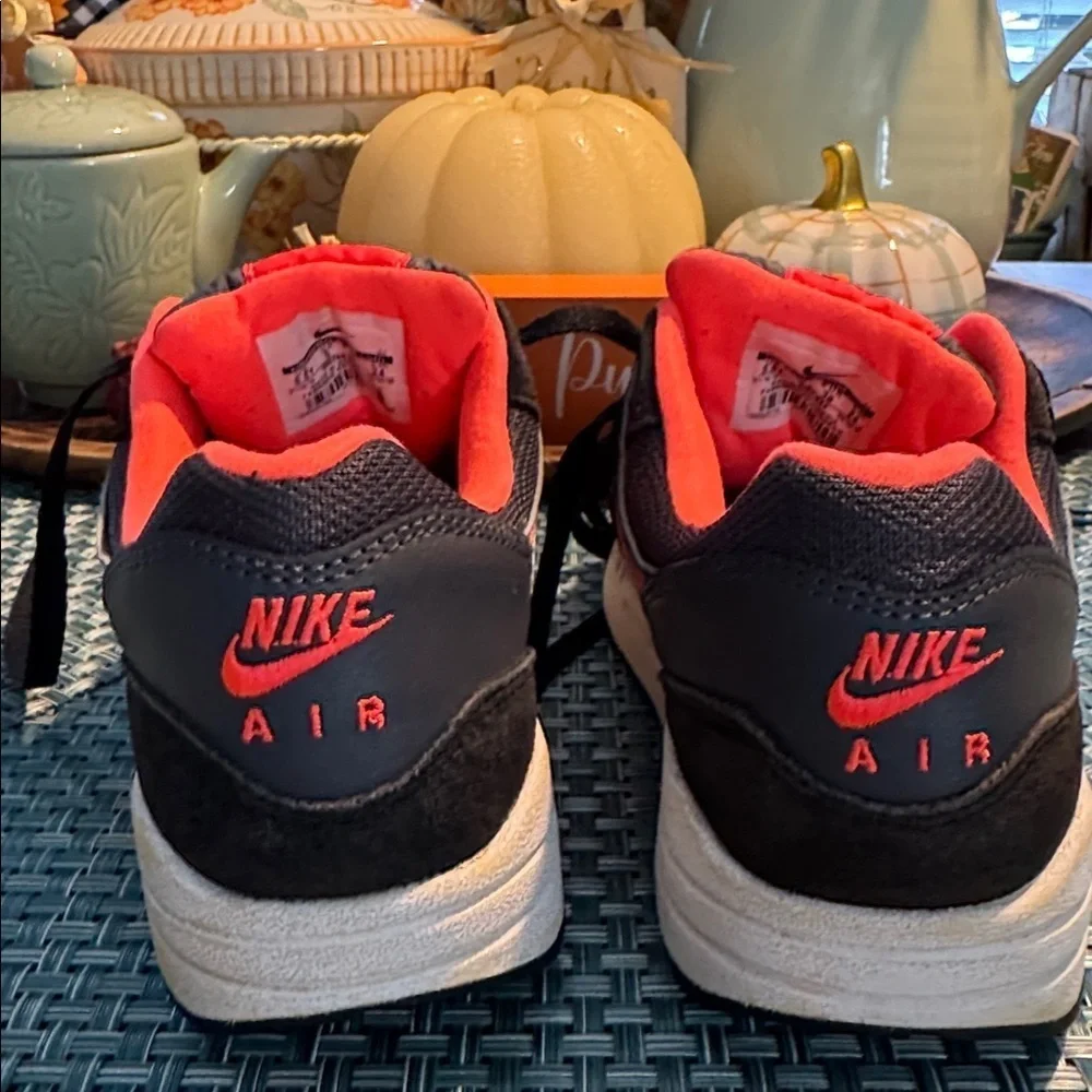 Nike Youth Air Max 1 sneakers - Youth Size 5.5
